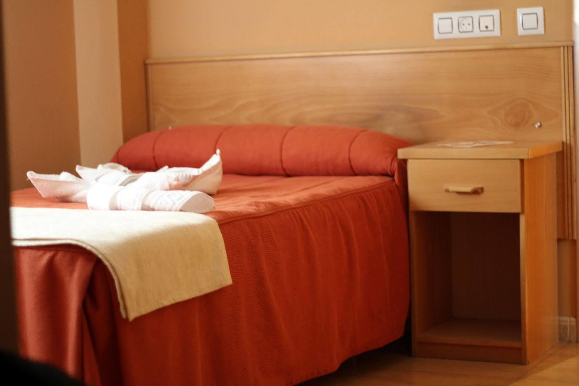 Hostal Goyesco Plaza Plasencia Exterior foto